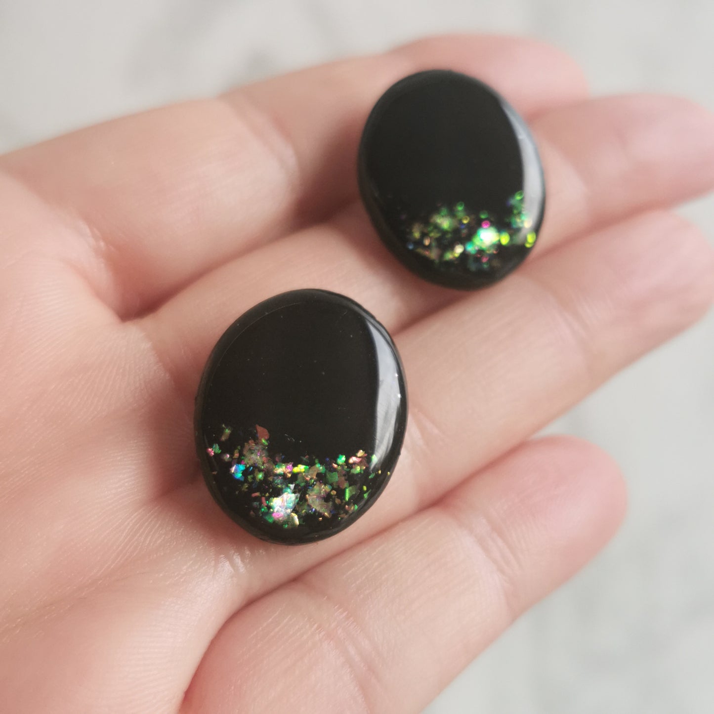 Sparkle oval stud