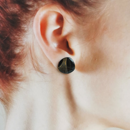 'Swirl' stud earring.