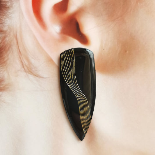 Dagger stud earring black and gold